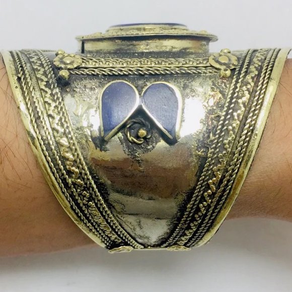 Single Vintage Kuchi Cuff Bracelet: Afghan Tribal Jewelry with Lapis Lazuli - Picture 4 of 7